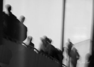 Fotoserie „Träumereien“ – Spiegelungen und Verwischungen - verschwommene Silhouetten in Treppe